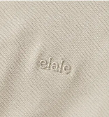 elale 左胸 Logo 印花或刺绣细节